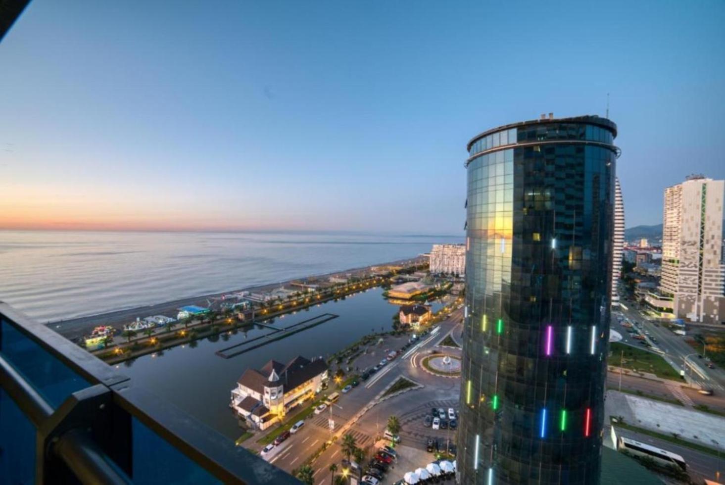 Delux Sea View Aparthotel In Orbi City Batumi Exterior foto